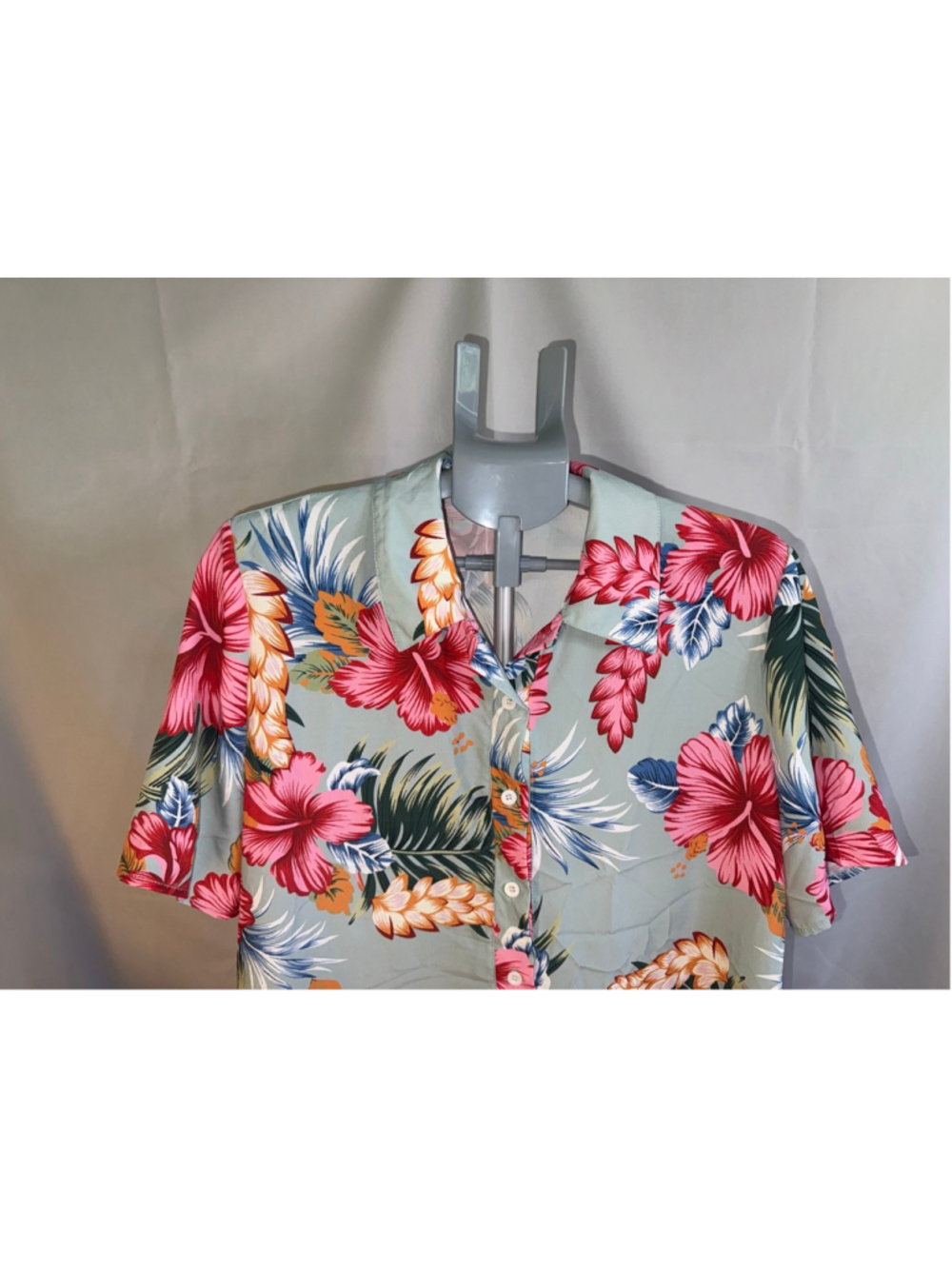 Women's Unbranded Light Green & Pink Floral Button Down Shirt, Size L - Picture 3 of 5